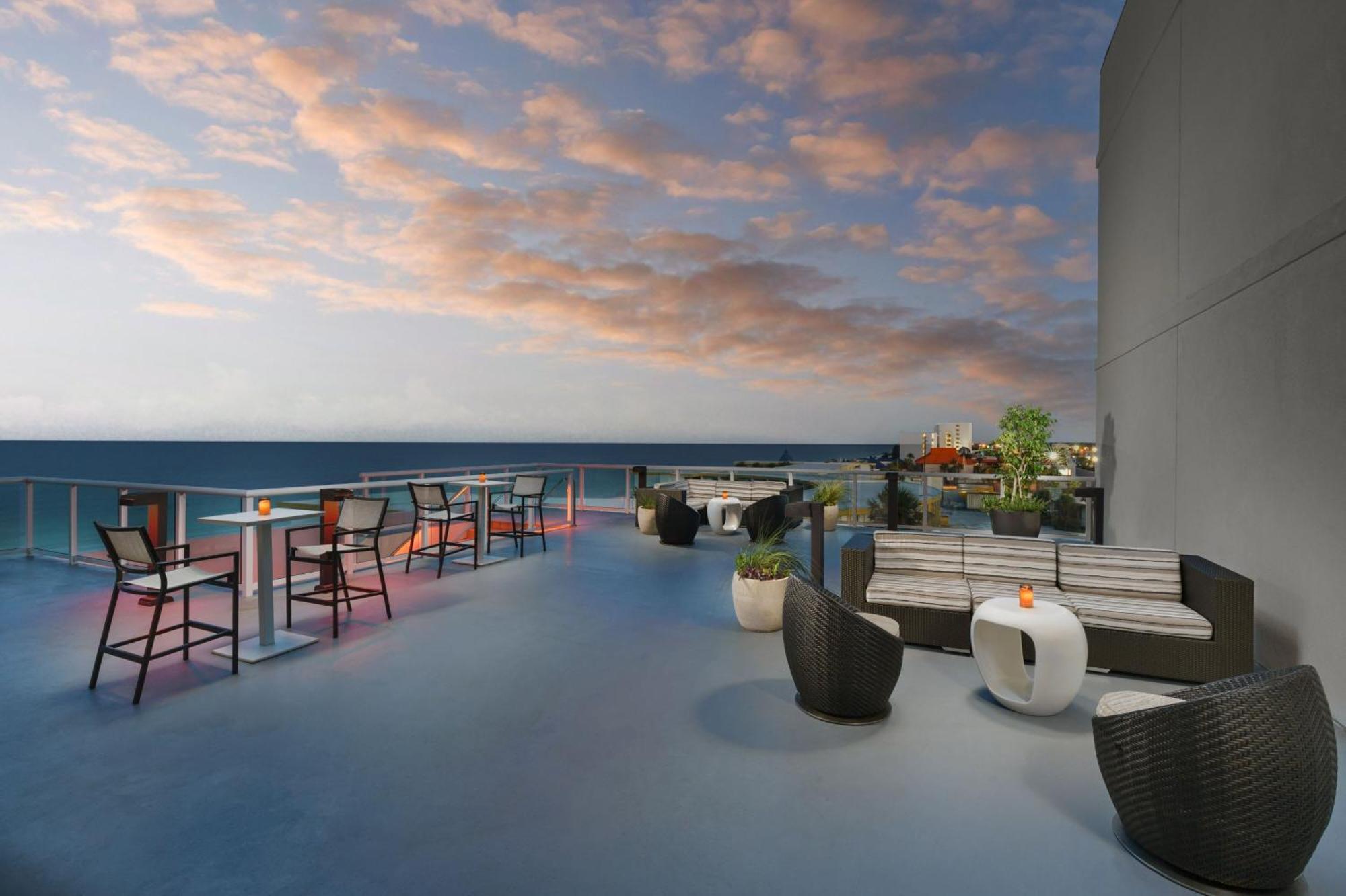 Springhill Suites By Marriott Panama City Beach Beachfront Bagian luar foto