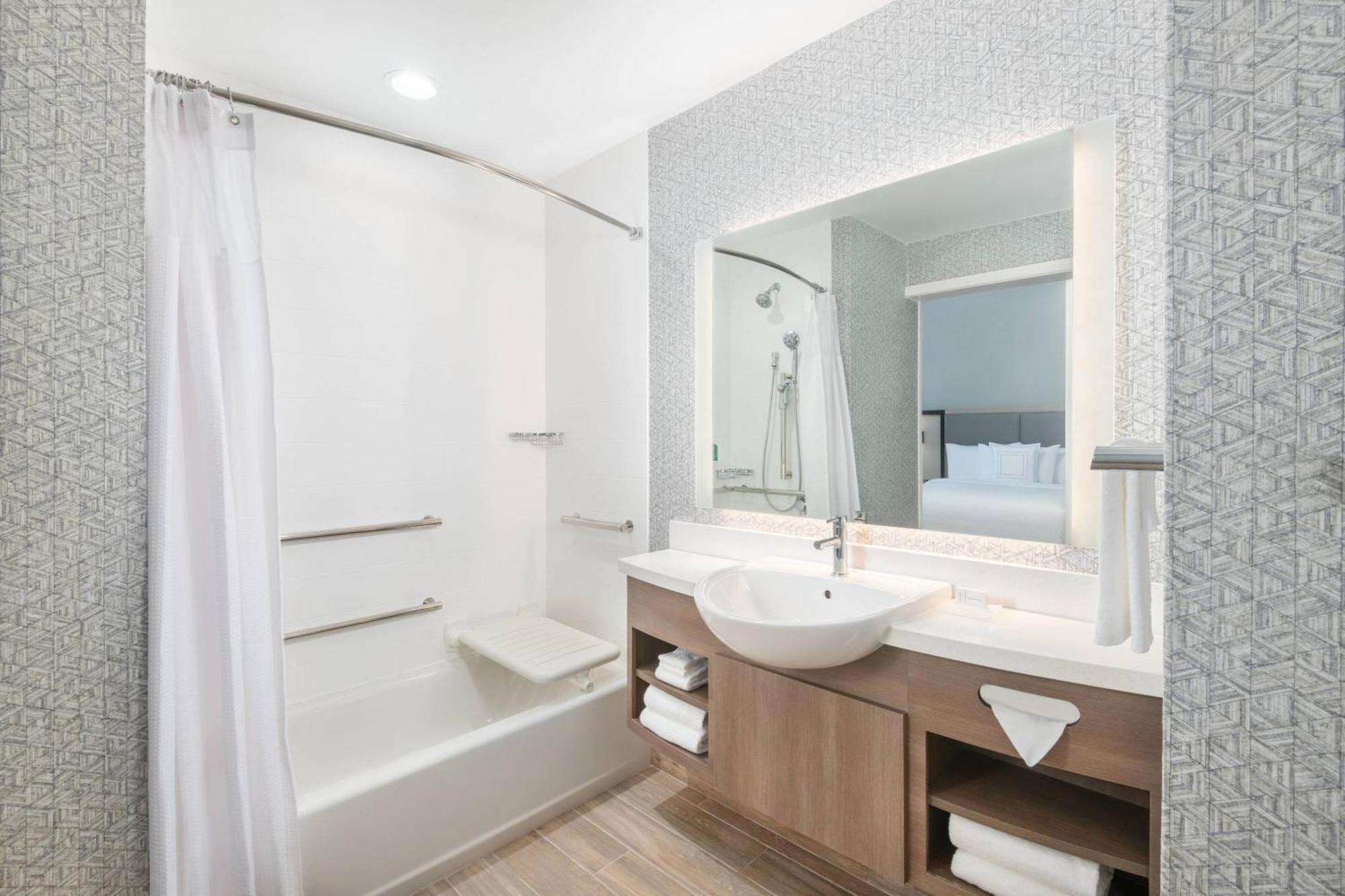 Springhill Suites By Marriott Panama City Beach Beachfront Bagian luar foto